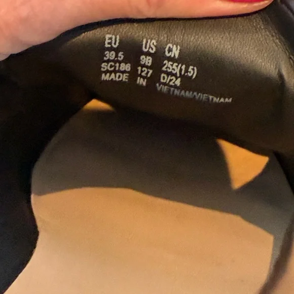 Women’s Stuart Weitzman Black lug sole Leather Loafers size 9 - Picture 3 of 7